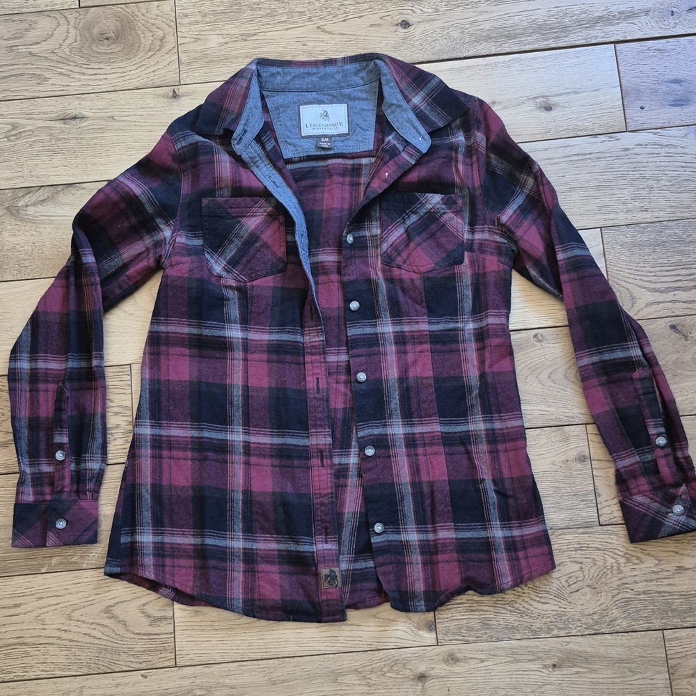 Legendary Whitetails Women's Cottage Escape Flannel Shirt. Size Small